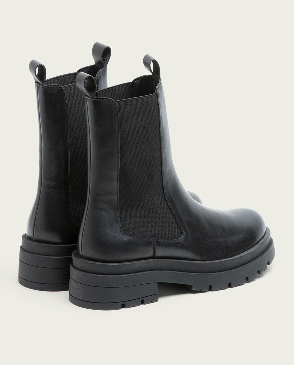 NAÍN BLACK LEATHER TRACK-SOLE CHELSEA BOOTS
