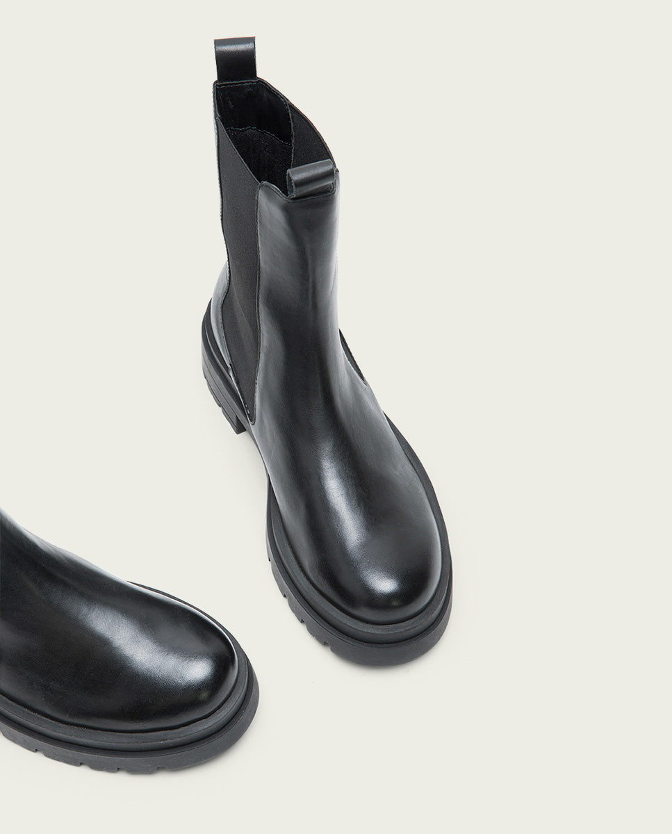 NAÍN BLACK LEATHER TRACK-SOLE CHELSEA BOOTS