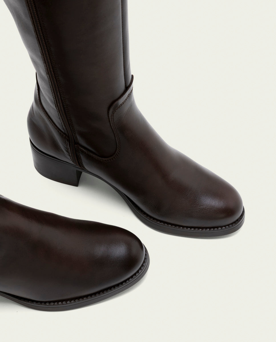 BOTTES EN CUIR À TIGE LARGE ET À TALON OLIVIA  MOKA