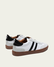 CHLOE WHITE AND BLACK LEATHER SNEAKERS