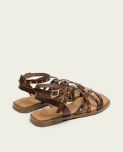 STUDDED FLAT LEATHER SANDAL ROMAINE MOKA VERNA
