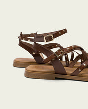 STUDDED FLAT LEATHER SANDAL ROMAINE MOKA VERNA